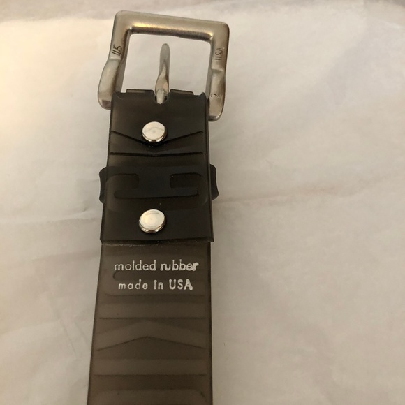 CALVIN KLEIN JEANS GREY RUBER MOLDED BELT sz 31.5
